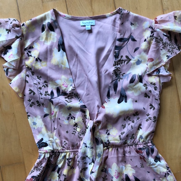 Deep V with Tie front flowy dress - Picture 2 of 5